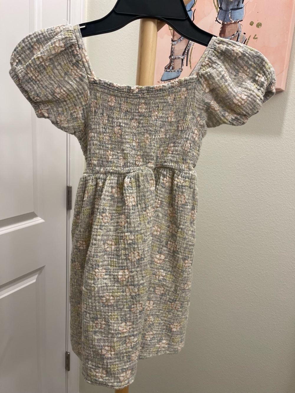 Girls' Smocked Puff Sleeve Dress in Light Gray Floral